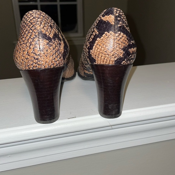 NINE WEST Snake Skin Leather upper with stacked heel - Picture 6 of 9